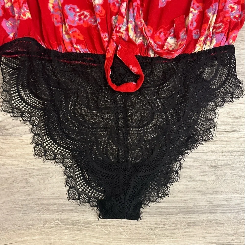 Free people Red Forties Feels Printed Bodysuit Blouse color Cherry size L